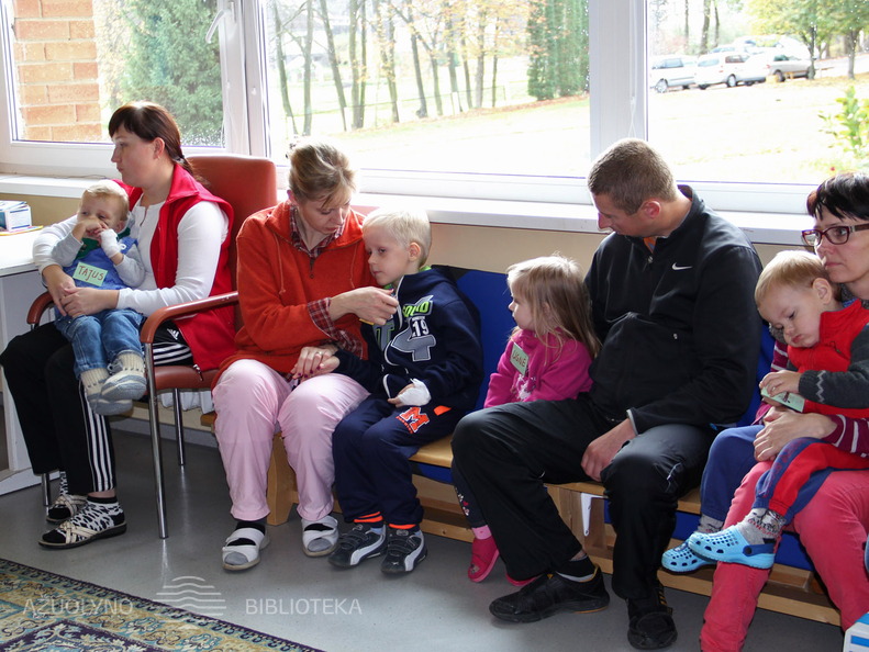 Su tėveliais drąsiau