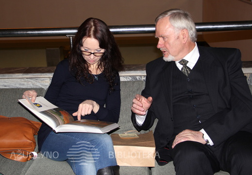 Albumo „Įsikūrę prie Nemuno“ aptarimas.