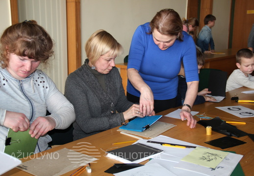 Rasa Žmuidienė moko dirbtuvių dalyvius