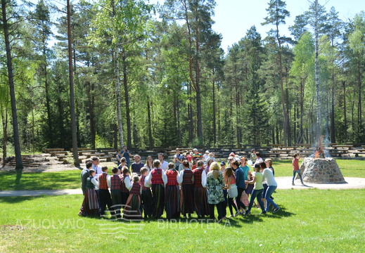 Folkloro ansamblis „Kėilelė“ kvietė visus šokti