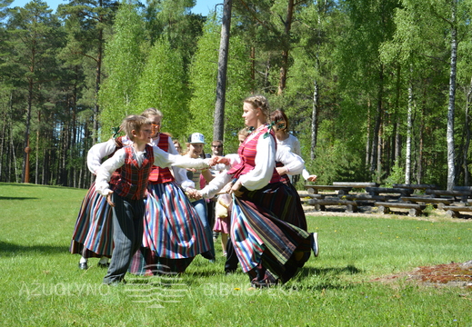 Folkloro ansamblis „Kėilelė“ kvietė visus šokti