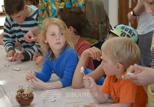 Kretingos dvaro saldaininėje vyko edukacinis užsiėmimas. Gaminome ir ragavome saldainius