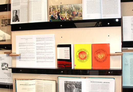 Leidinių ir dokumentų paroda "Michailas Čechovas - ateities teatro vedlys"