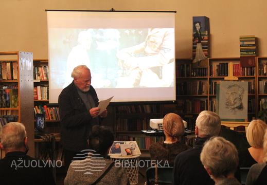 Nacionalinio Kauno dramos teatro aktorius Albinas Budnikas skaito Algimanto Masiulio laišką